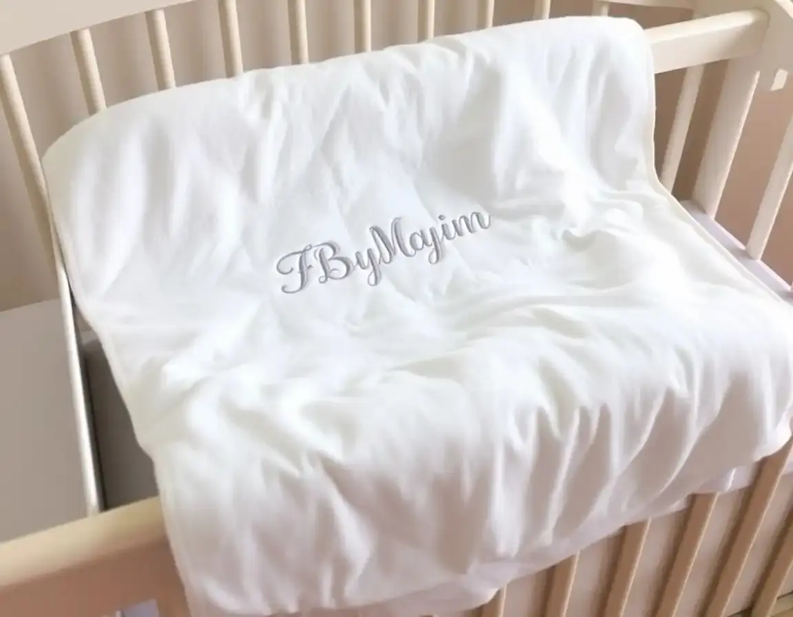 Couverture bébé personnalisée avec prénom brodé