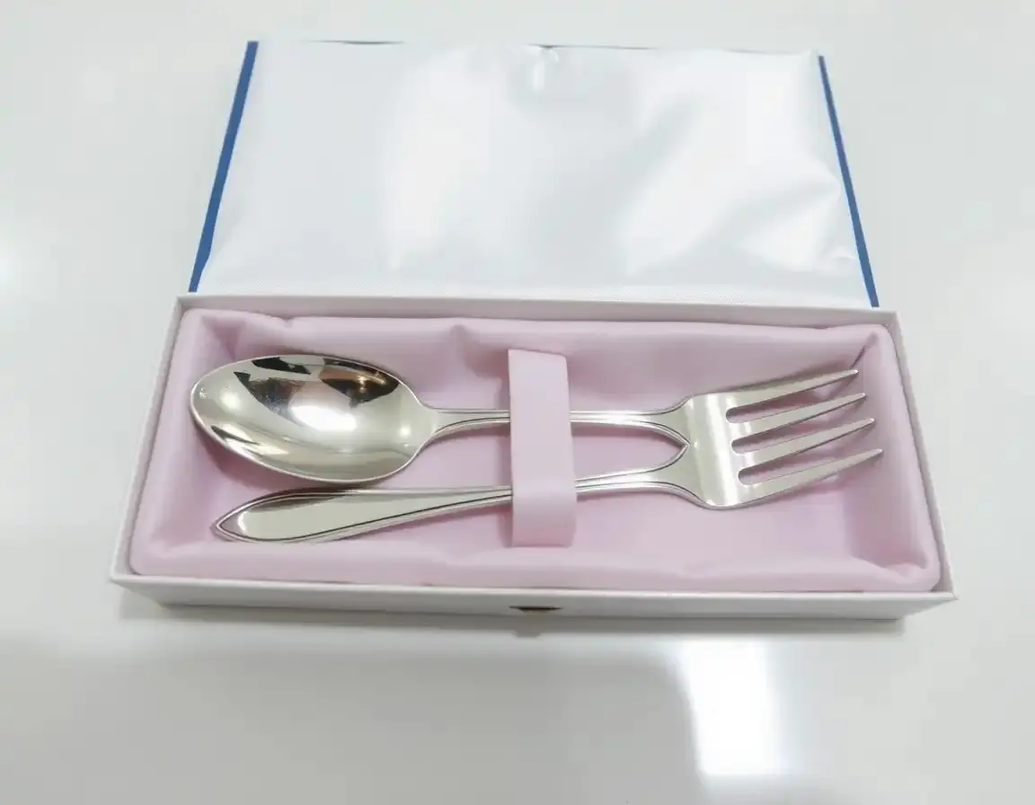 Ensemble cuillère et fourchette en argent massif